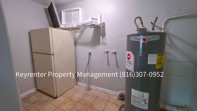 Building Photo - 2 Bed 1 Bath rare to rent!