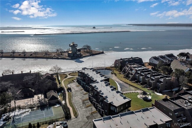 Building Photo - 272 Lakefront Blvd