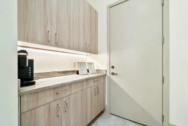 Building Photo - 13460 U.S. Rte 1