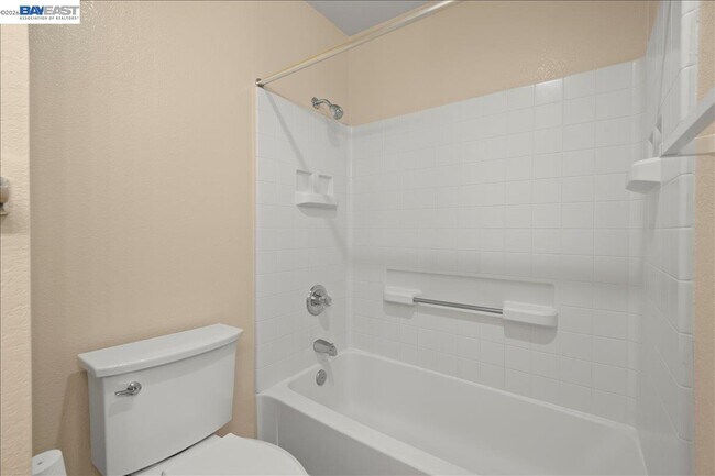 Building Photo - 38806 Litchfield Cir