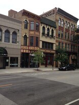 Building Photo - 706 N Wells St