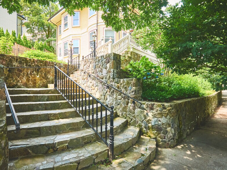 Building Photo - 18 Atherton Rd