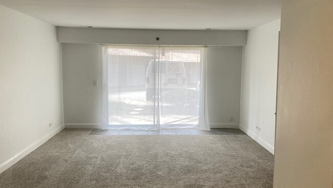 Building Photo - 21W581 North Ave