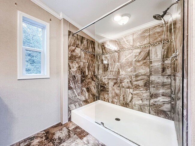 Building Photo - LOCATION! 5 mins from Carolina Beach bridg...