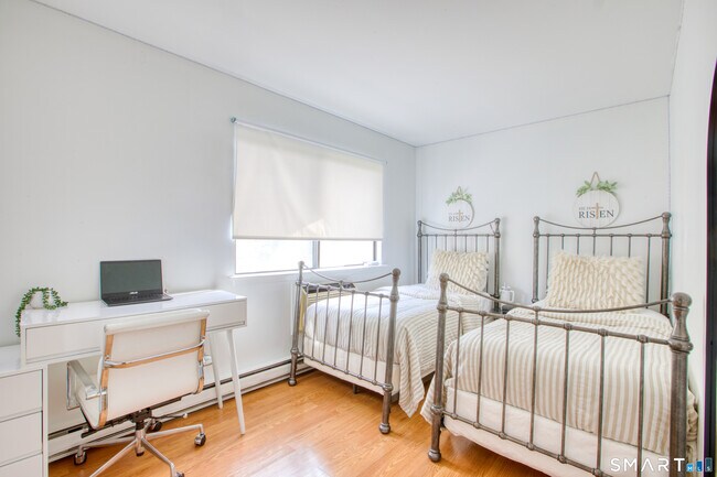 Building Photo - 60 Lawn Ave