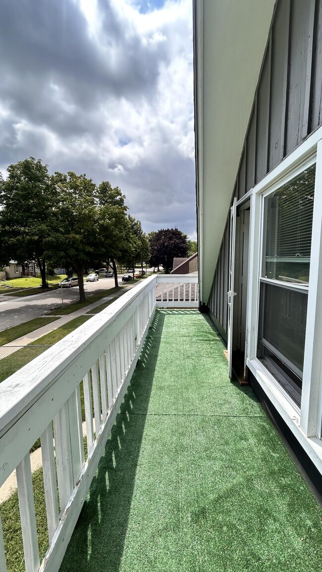 Building Photo - 5747 N 93rd St