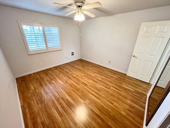 Building Photo - 1538 Alma Ter