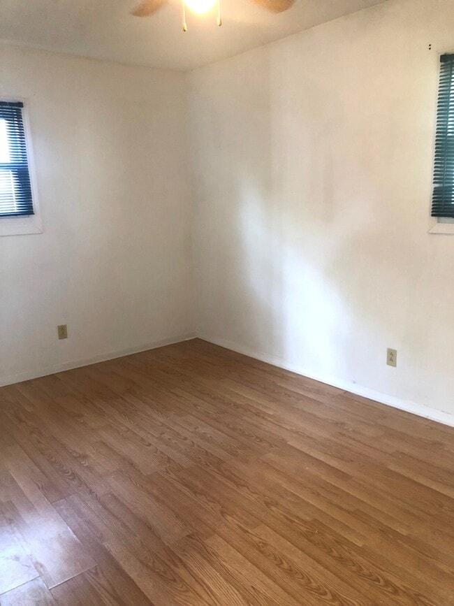 Building Photo - Quaint, cozy north side single family home!