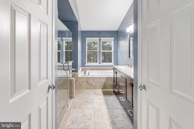 Building Photo - 15385 Bevanwood Dr