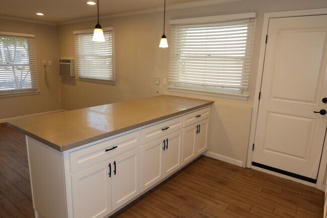 Building Photo - 1917 28th St