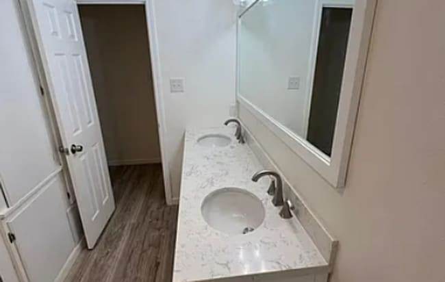 Building Photo - $0 First Month's Rent / $0 Deposit at Move-in