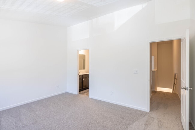 Building Photo - Two bedroom 2 1/2 a townhome, Near McAdenv...