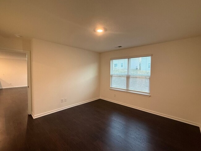 Building Photo - 4 Bedroom 2 Bathroom Home located in Greeneville, TN