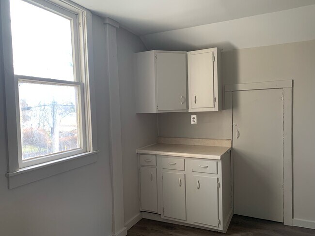 Building Photo - 1514 Clifton Ave