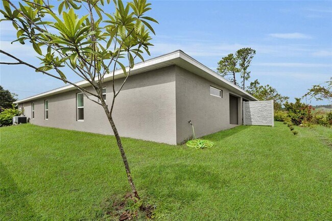 Building Photo - 13 Llovera Pl