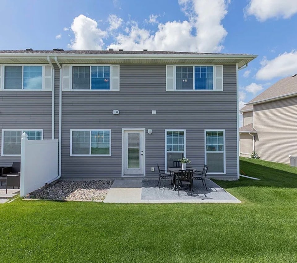 Building Photo - 8767 Ridge Hollow Dr
