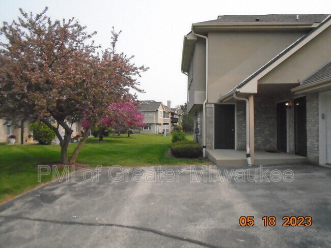 Building Photo - 9032 W Elm Ct