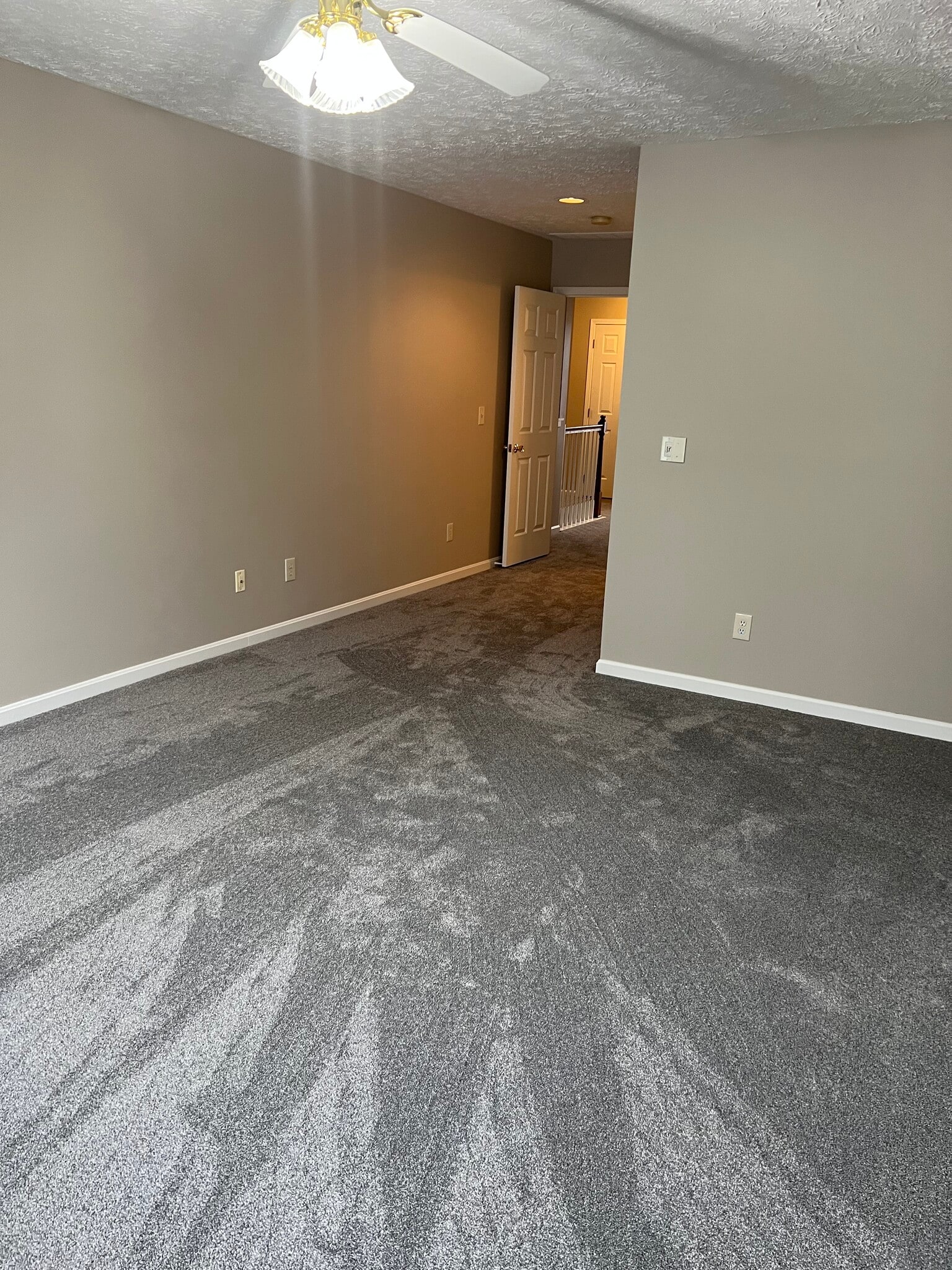 Master bedroom - 36447 N Reserve Cir