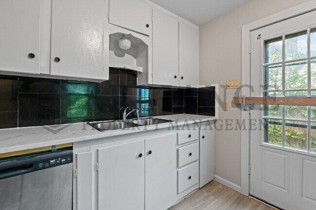 Building Photo - 1523 Matlock Dr