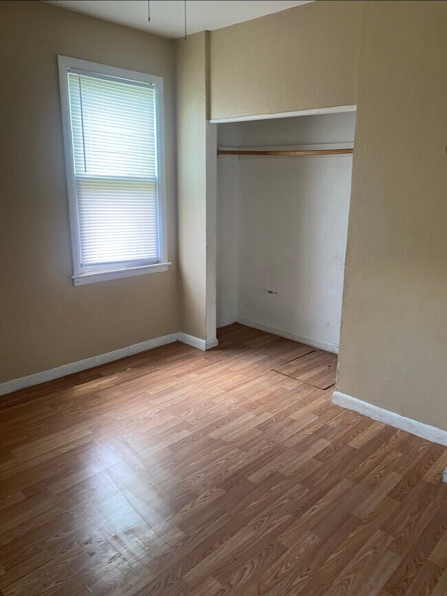 Building Photo - 12704 NE 40th St