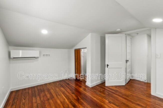 Building Photo - 3201 Davenport Rd