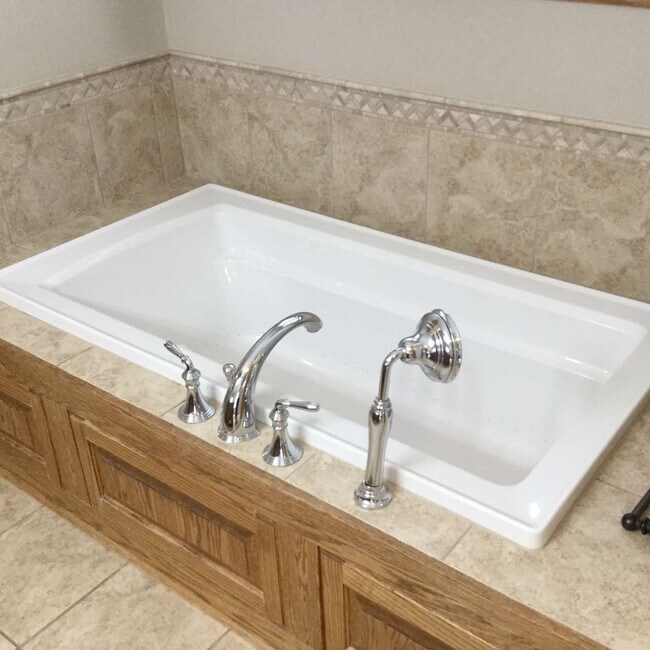 Building Photo - 7221 Hyperion Point Dr