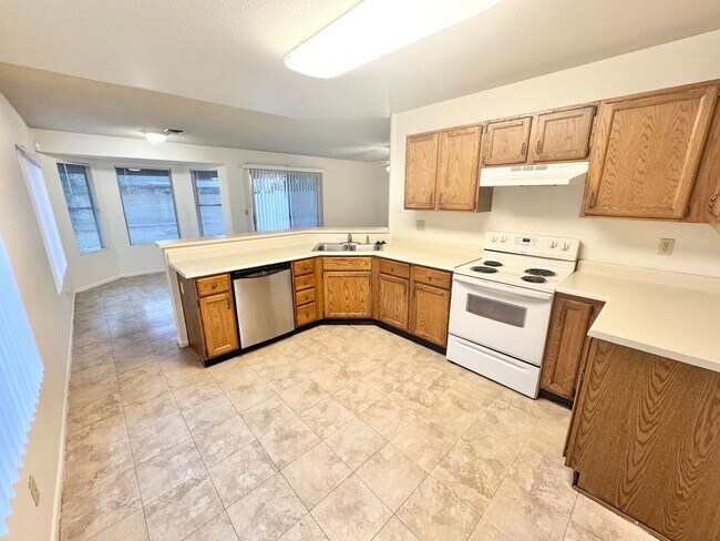 Building Photo - 3 Bedroom / 2 Bath Single Level Home In Gl...