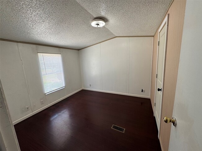 Building Photo - 600 E Melville Dr