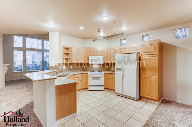 Building Photo - Beautiful 2 Bedroom 2.5 Bathroom Single Fa...