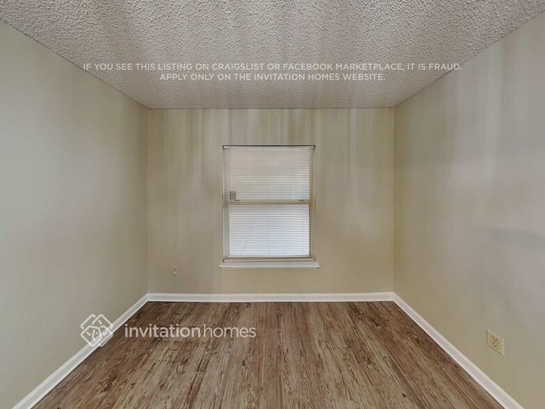 Building Photo - 9713 Peabody Dr N