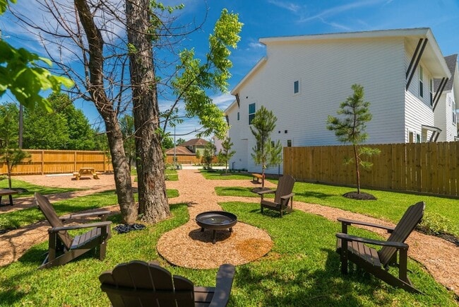 Building Photo - 7609 Victory Reserve St