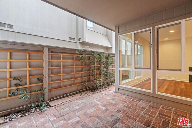 Building Photo - 2508 Arizona Ave