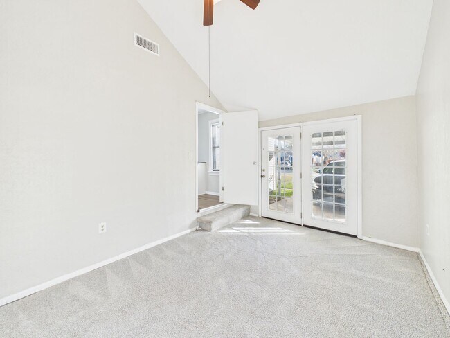 Building Photo - 1307 NW Maple Ave