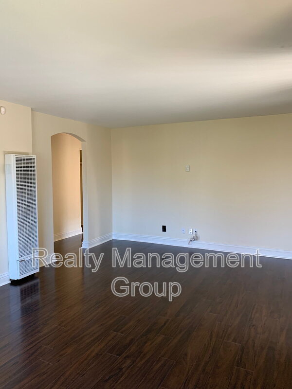 Building Photo - 10182 Camino Ruiz