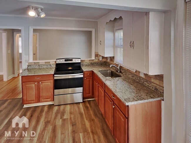 Building Photo - 122 S Gardner Ave