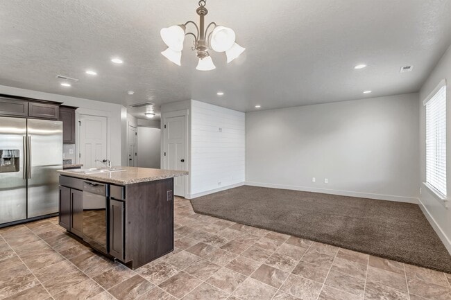 Building Photo - 423 S Spanish Trails Blvd