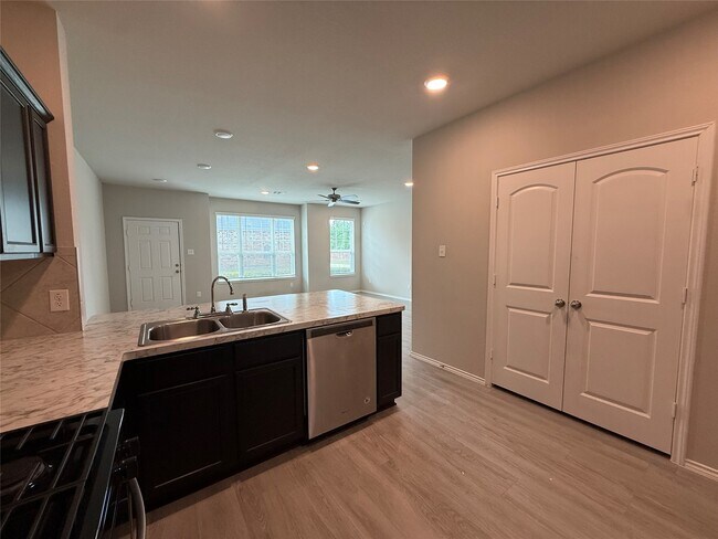Building Photo - 15850 Perthshire Creek Dr