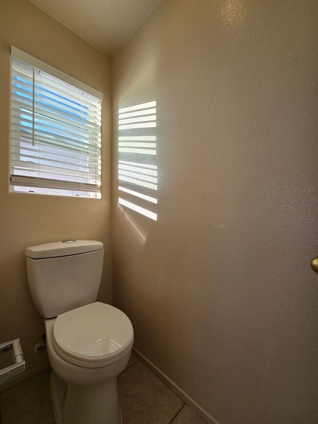 Building Photo - Spacious Two-Story Home in a Cul-de-Sac Location