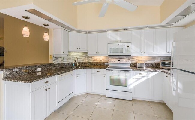 Building Photo - 815 Montrose Dr