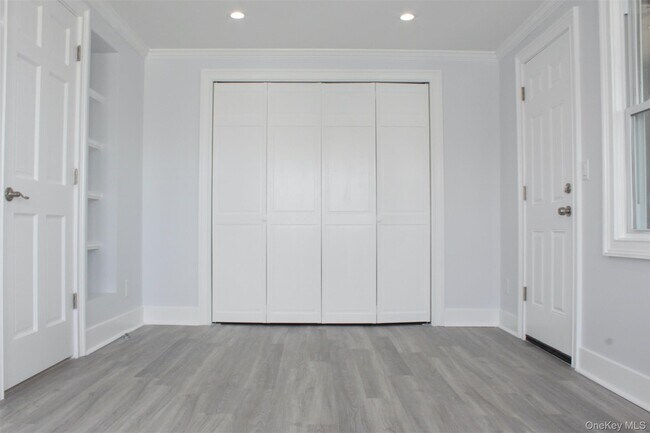 Building Photo - 451 Warburton Ave