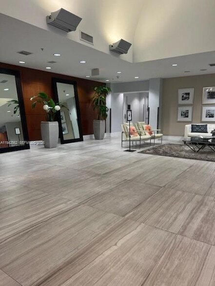 Building Photo - 1861 NW S River Dr