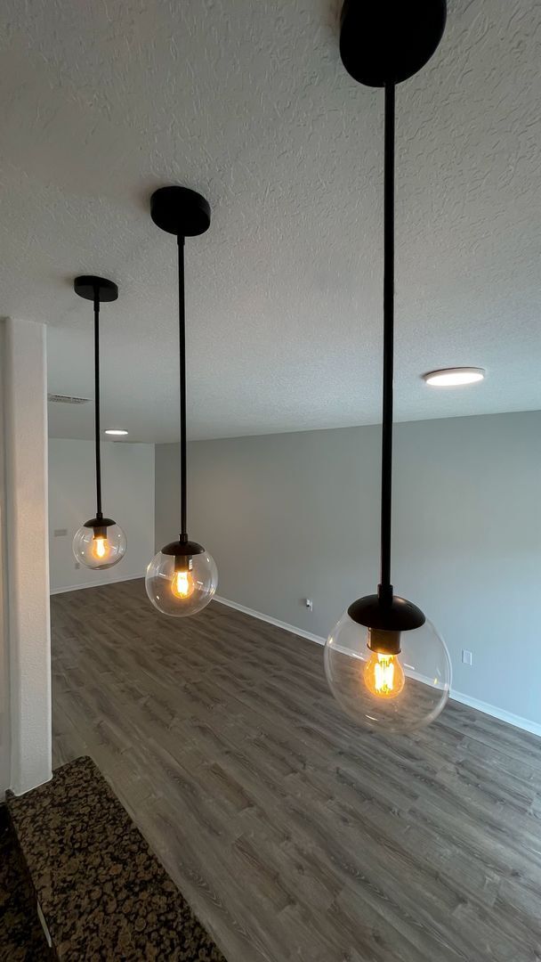 Building Photo - Beautifully Updated 3-Bedroom Townhouse in...