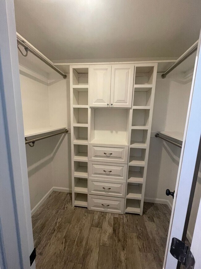 Building Photo - Pet friendly 4 bedroom Orcutt House