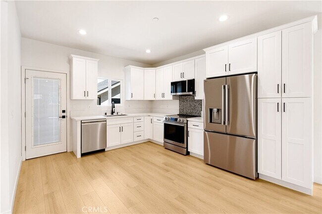 Building Photo - 4038 Somers Ave