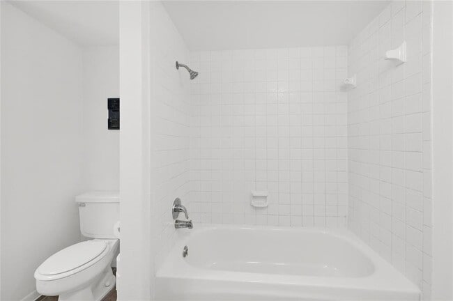Building Photo - 8425 Hearth Dr