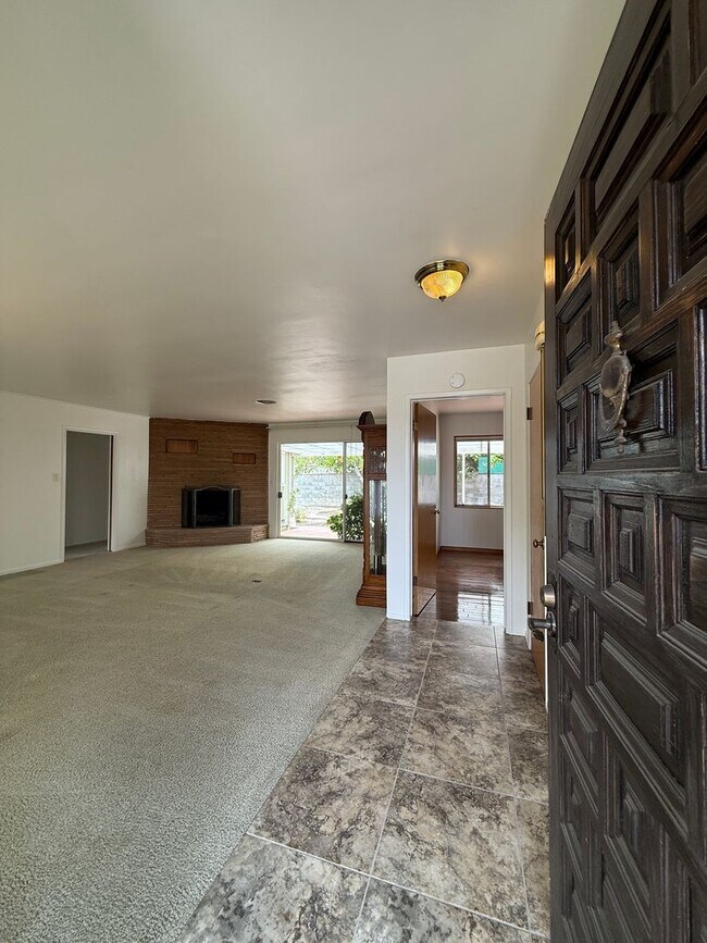Building Photo - 1950's Ranch Style Home Above Ventura College