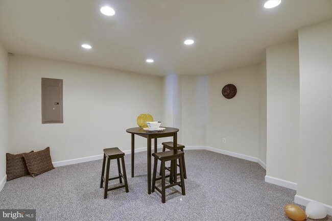 Building Photo - 6087 Piney Woods Ct