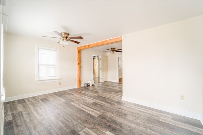 Building Photo - 425 Clayton Ave