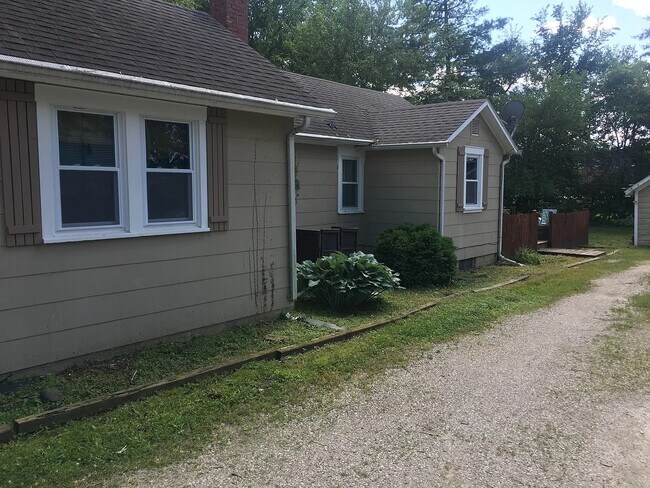 Building Photo - 227 Sherman CT