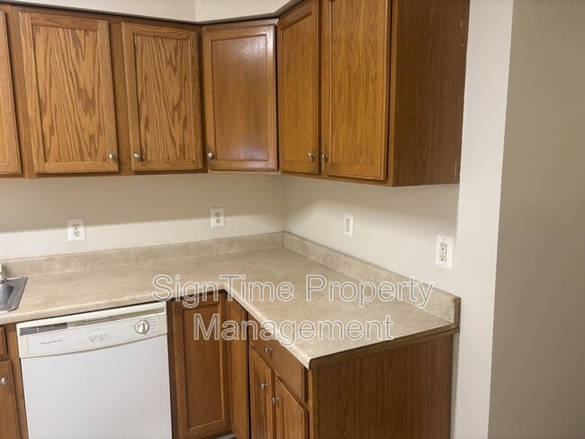 Building Photo - 415 E Potomac St